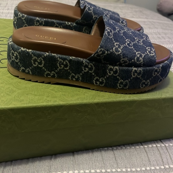 Authentic Gucci GG Logo Denim Slides - Picture 10 of 12
